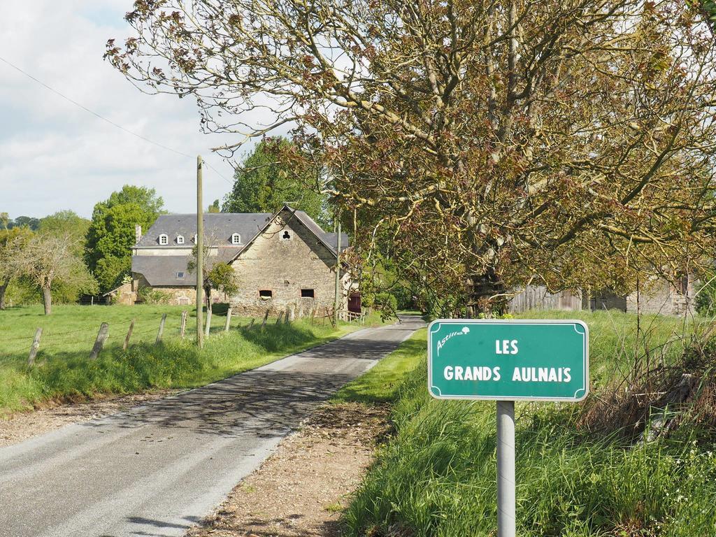 Les Grands-Aulnais Bed & Breakfast Cossé-le-Vivien Dış mekan fotoğraf